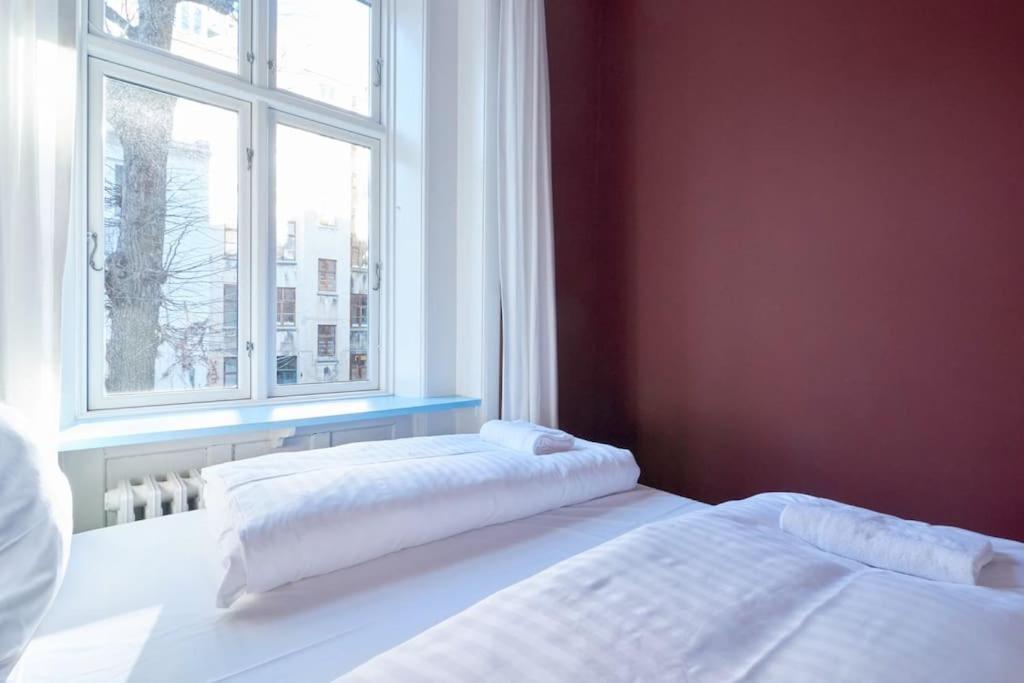 Apartment Moderen And Sleek 3br With Bath By The Lakes And Metro