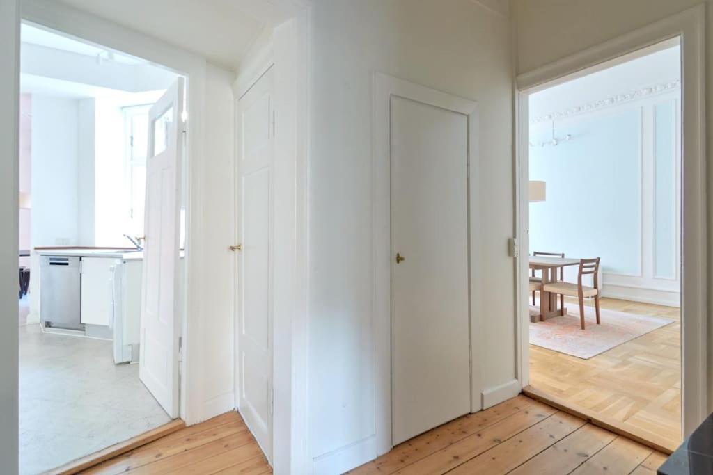 Moderen And Sleek 3br With Bath By The Lakes And Metro Kopenhagen