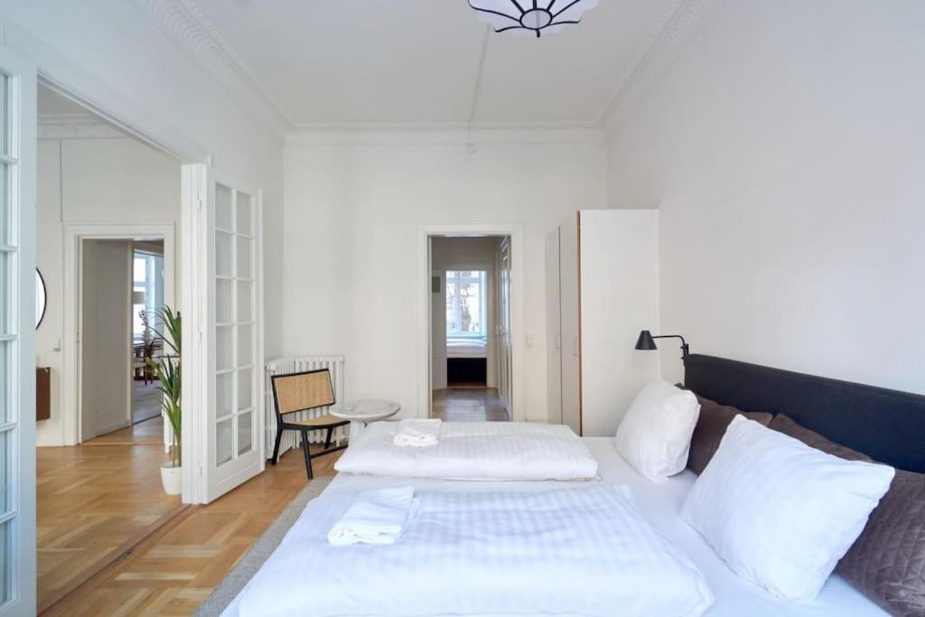 Moderen And Sleek 3br With Bath By The Lakes And Metro Apartment Copenhagen
