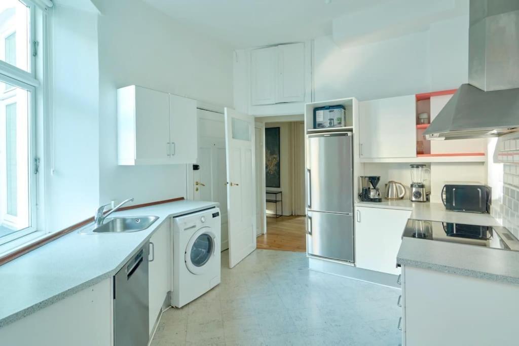 Moderen And Sleek 3br With Bath By The Lakes And Metro Kopenhagen