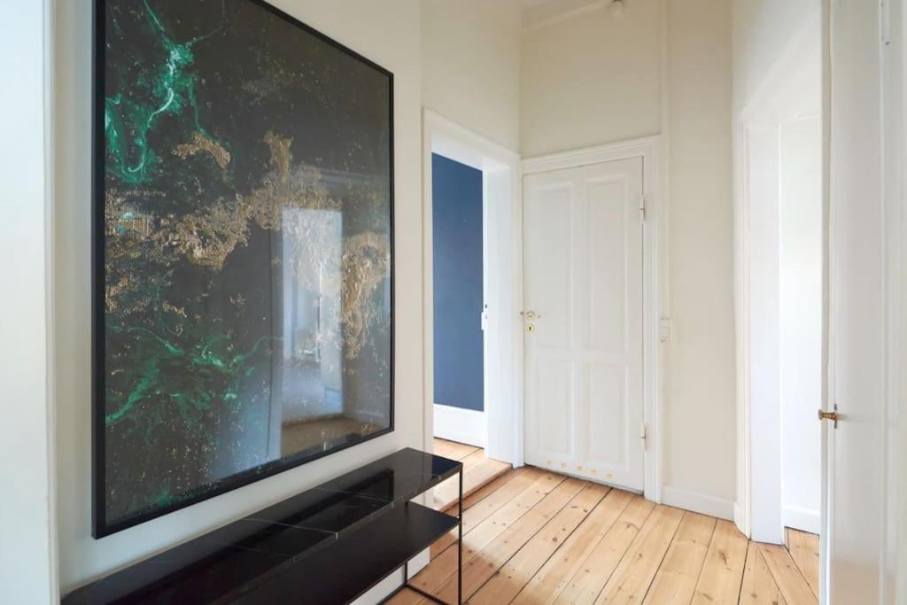 Apartment Moderen And Sleek 3br With Bath By The Lakes And Metro Copenhagen