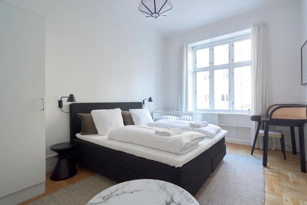 Moderen And Sleek 3br With Bath By The Lakes And Metro Lejlighed
