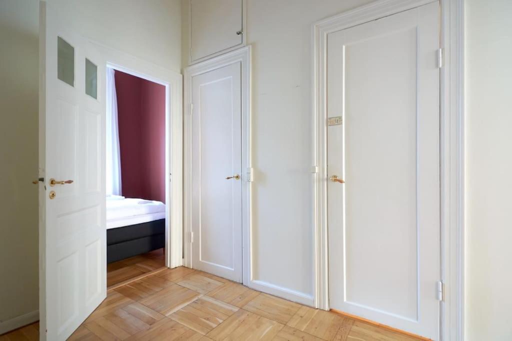 Moderen And Sleek 3br With Bath By The Lakes And Metro * København