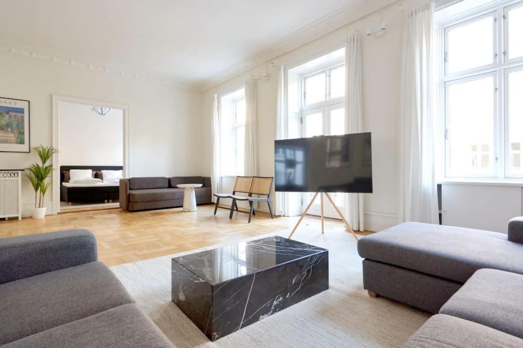 Lejlighed Moderen And Sleek 3br With Bath By The Lakes And Metro