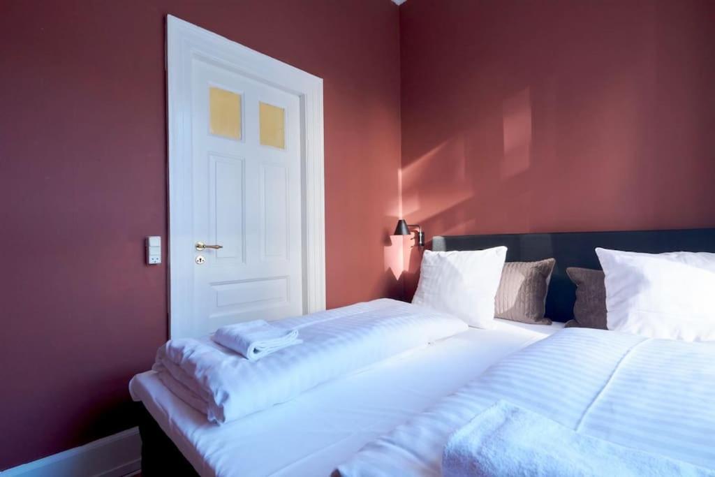 Moderen And Sleek 3br With Bath By The Lakes And Metro Lejlighed København
