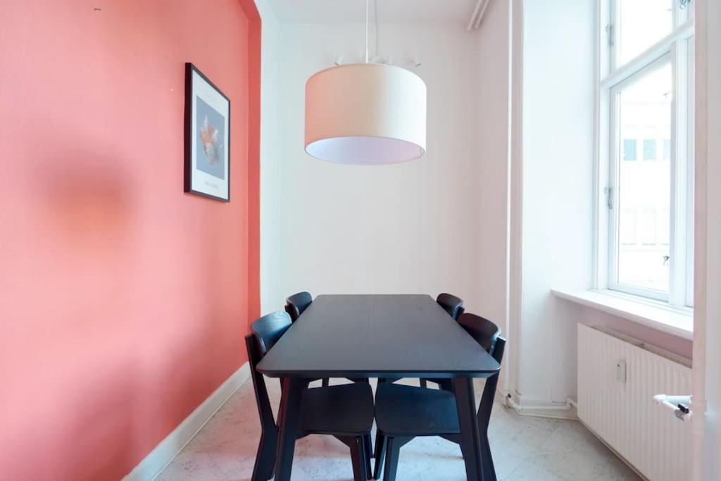Moderen And Sleek 3br With Bath By The Lakes And Metro Lejlighed