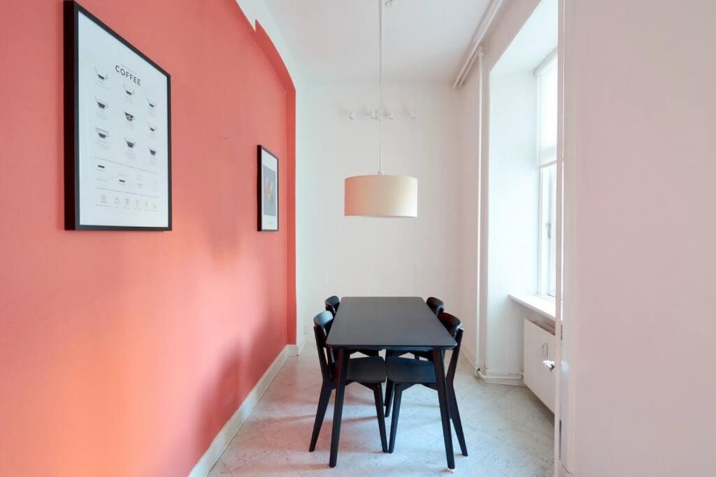 Moderen And Sleek 3br With Bath By The Lakes And Metro Lejlighed